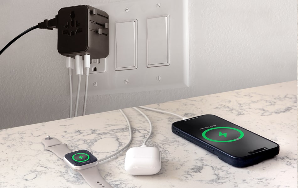 Aluratek universal 20W Travel adapter high-speed charging