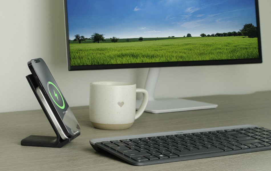 Aluratek Wireless Qi2 MagSafe Compatible Power Bank Qi2 Certified fast charging